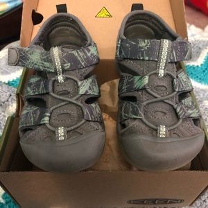 Keen steel grey/glow toddler 7 sandals.